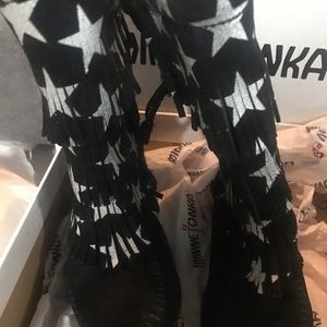 Minnetonka Star 3 Layers Black Boot Child's size2 / EU33